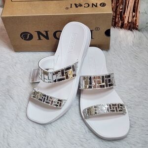 NCAI Faceted Slip-on Sandals
